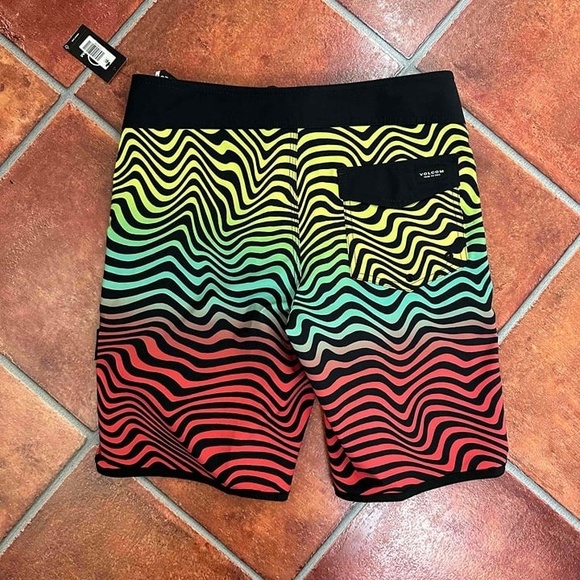 NWT Volcom Mens Colorful Wavy Pattern Drawstring Mod-Tech Boardshorts Size 28 - Picture 16 of 16